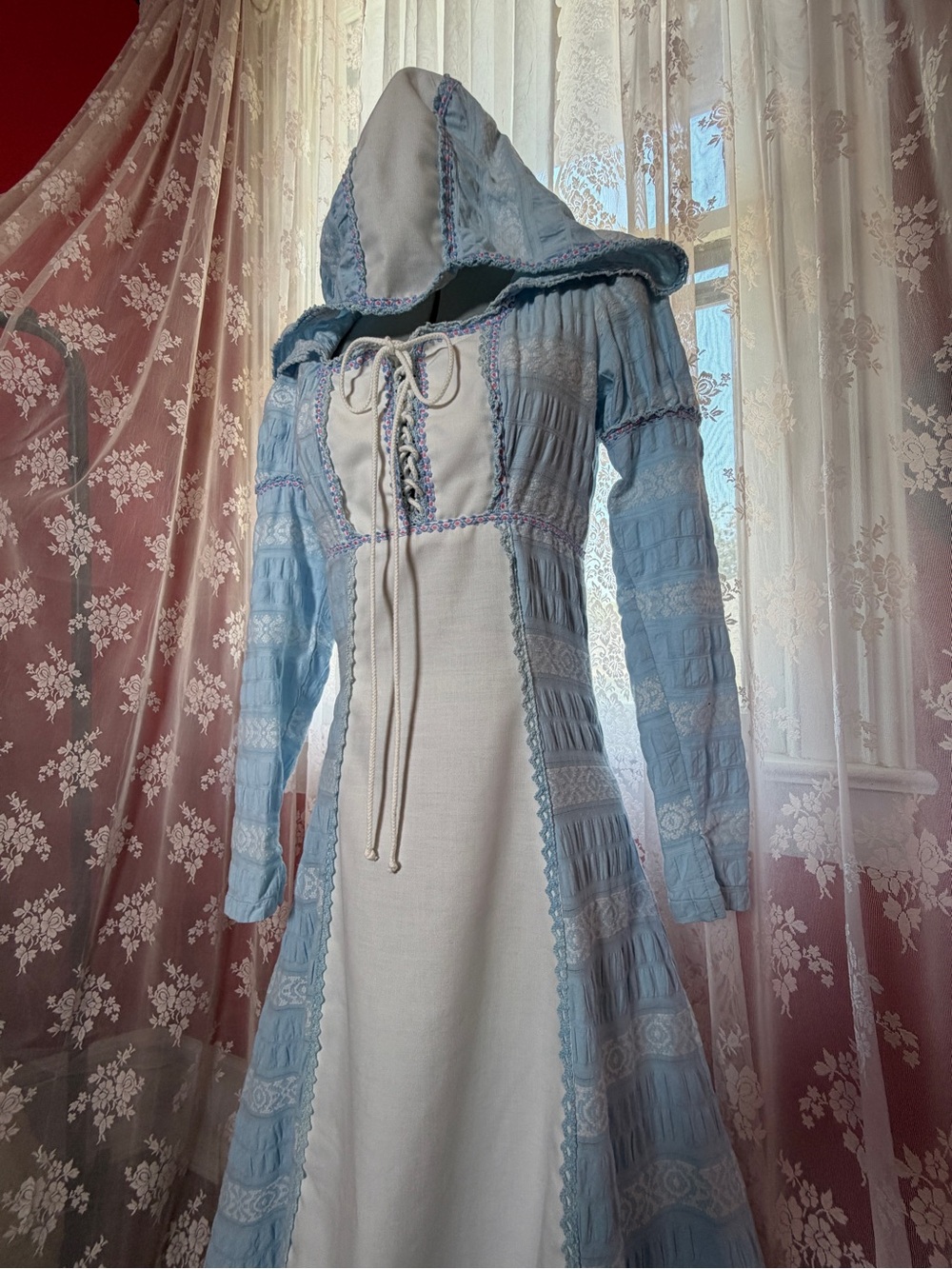 Rare White Label Gunne Sax Blue and White Hood with Blue and Pink Trim, 7 - Picture 7 of 16